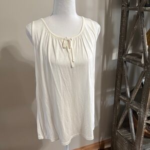 Women’s Old Navy Ivory Sleeveless Blouse New with tags- Large
